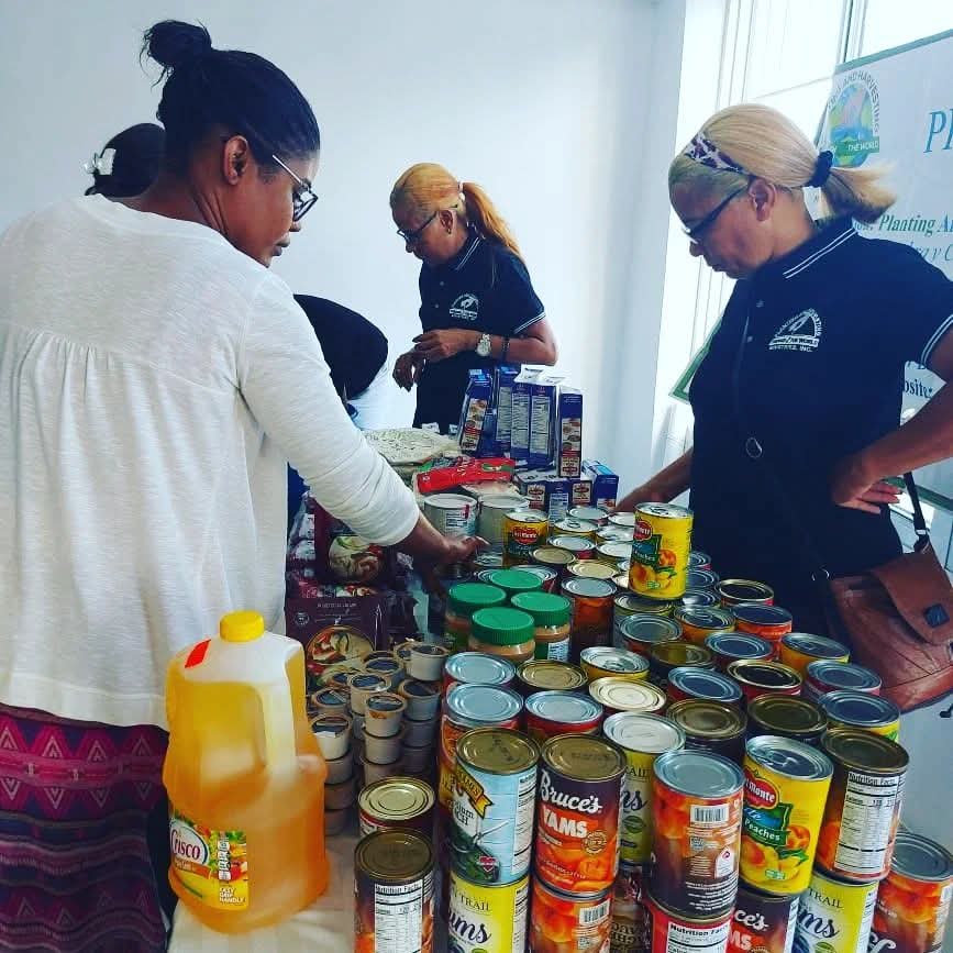 Donación de Alimentos a la Iglesia Manantial de Vida – Santo Domingo