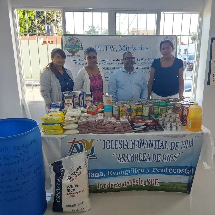 Donación de Alimentos a la Iglesia Manantial de Vida – Santo Domingo