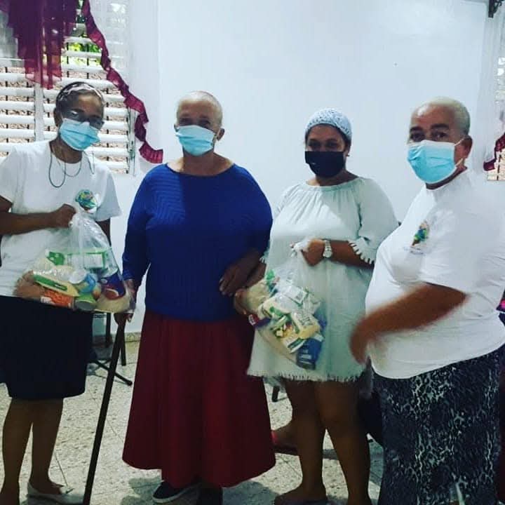 Entrega de Paquetes de Alimentos a Familias en San Luis, Santo Domingo